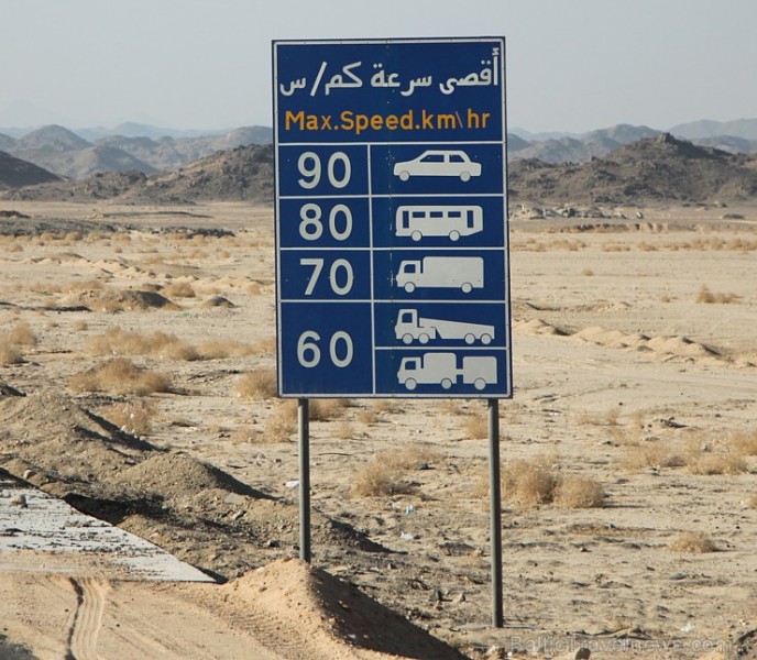 Ceļš no Hurgadas uz Luksoru tiek būvēts par labu tūristiem. Vairāk par ceļojumiem uz Ēģipti - www.goadventure.lv 109564