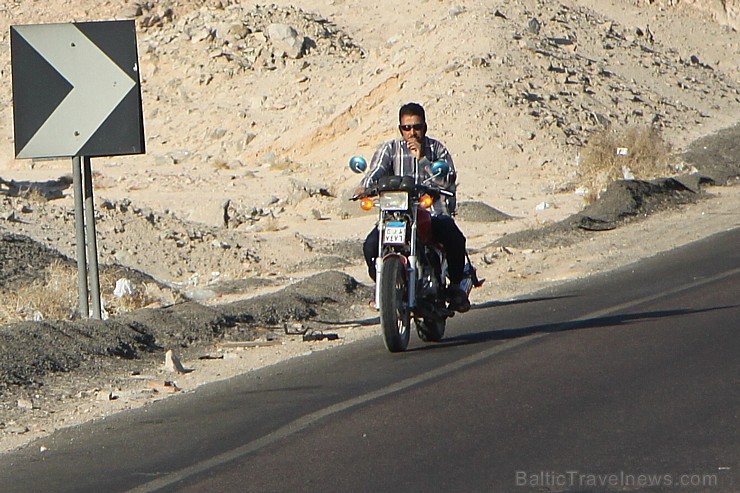 Ceļš no Hurgadas uz Luksoru tiek būvēts par labu tūristiem. Vairāk par ceļojumiem uz Ēģipti - www.goadventure.lv 109566