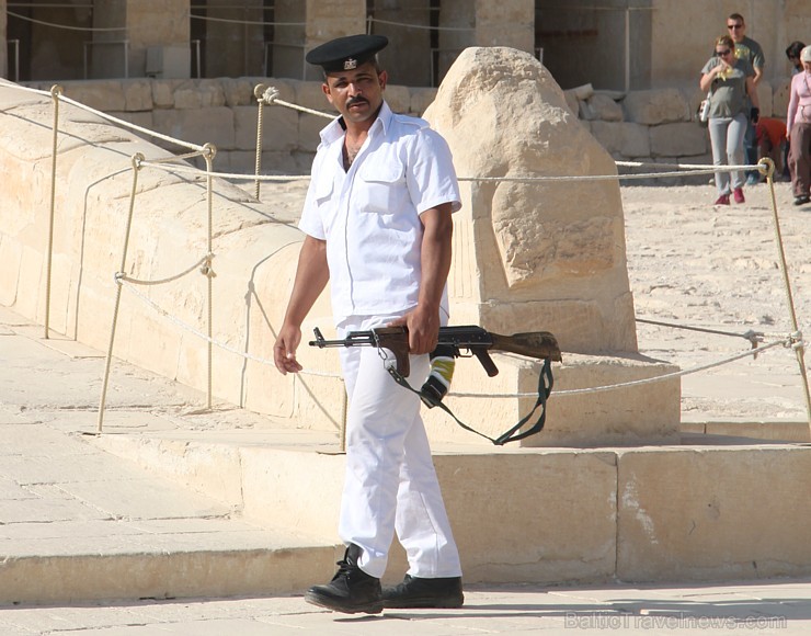 Travelnews.lv apmeklē valdnieces Hatšepsutas templi Luksorā. Vairāk informācijas par ceļojumiem uz Ēģipti - www.GoAdventure.lv 109690