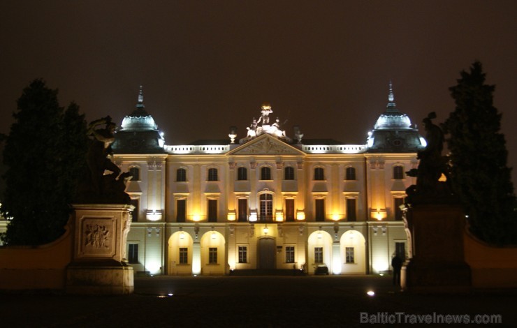 Travelnews.lv novembra nogalē apmeklē grezno Braņicka pili Polijas lielākajā ziemeļaustrumu pilsētā Bjalistokā 109895