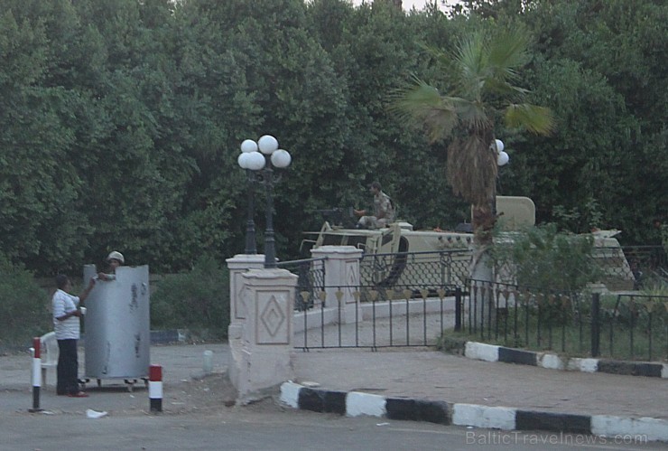 Daži militārie posteņi Luksorā 109934