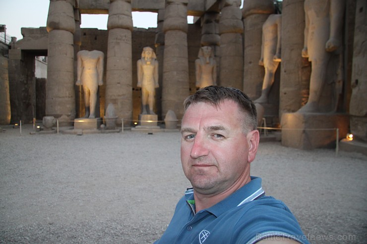 BalticTravelnews.com direktors Aivars Mackevičs apmeklē Karnakas templi Luksorā 109976