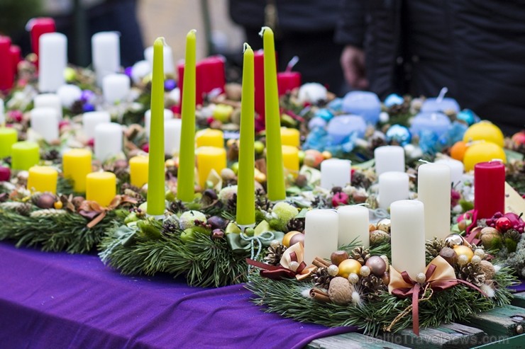 Rīgas Centrāltirgū pieejama plaša adventes vainagu izvēle 110047