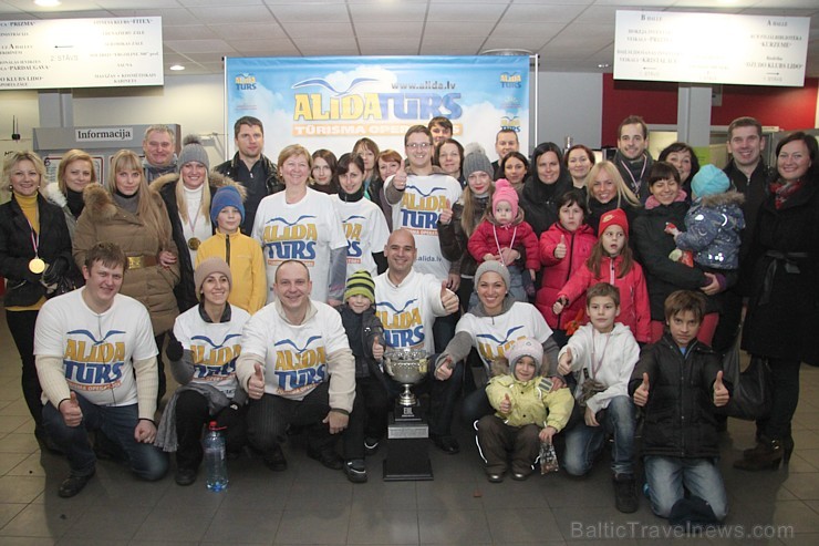 Latvijas tūroperators «Alida Tūrs» (www.alida.lv) sarīkoja 30.11.2013 Volvo ledus hallē  pasākumu «Ar Alida uz slidām» 110076