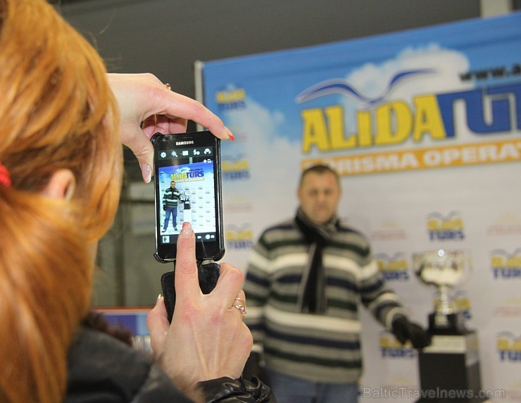 Latvijas tūroperators «Alida Tūrs» (www.alida.lv) sarīkoja 30.11.2013 Volvo ledus hallē  pasākumu «Ar Alida uz slidām» 110120