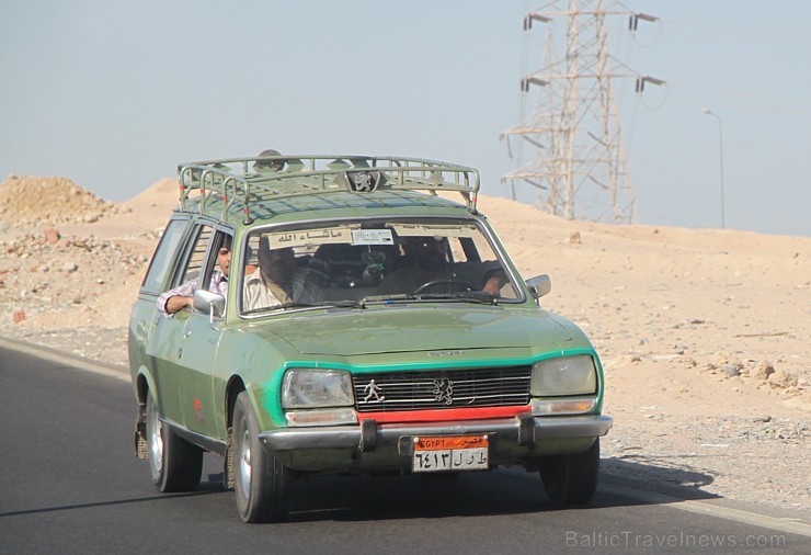Bildes no ceļu satiksmes Hurgadā un tās apkaimē. Vairāk informācijas par ceļojumiem uz Ēģipti - www.goadventure.lv 110705