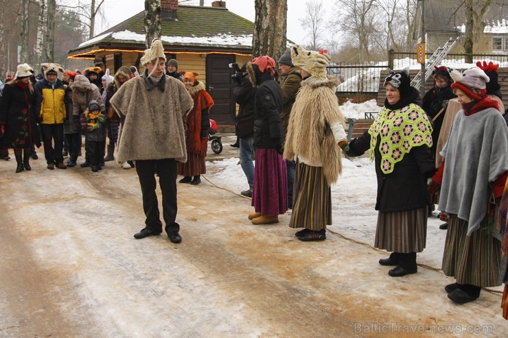 Brīvdabas muzejā svin ziemas saulgriežus 111087