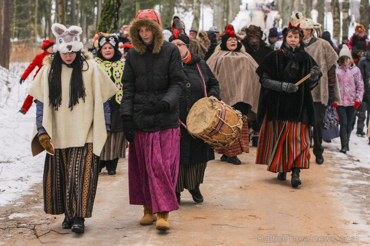 Brīvdabas muzejā svin ziemas saulgriežus 111094