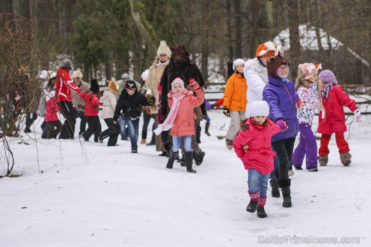 Brīvdabas muzejā svin ziemas saulgriežus 111096