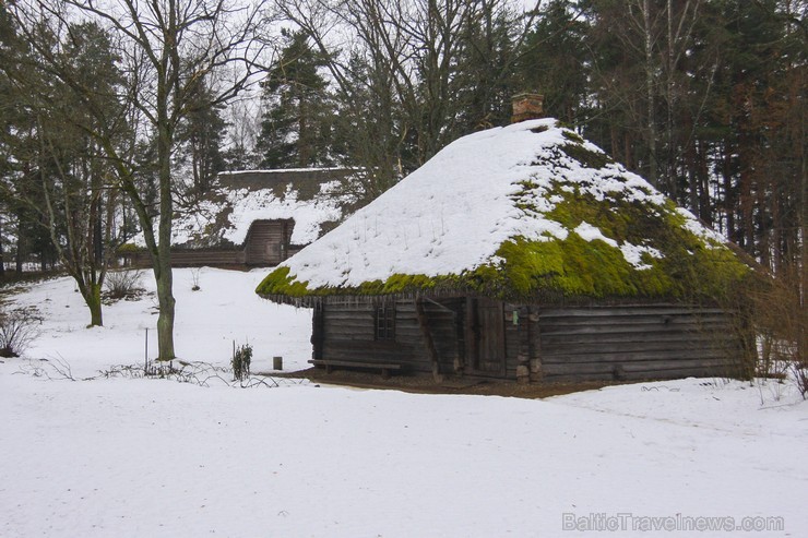 Brīvdabas muzejā svin ziemas saulgriežus 111103