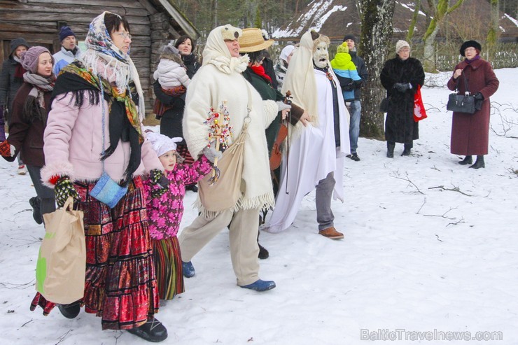 Brīvdabas muzejā svin ziemas saulgriežus 111110