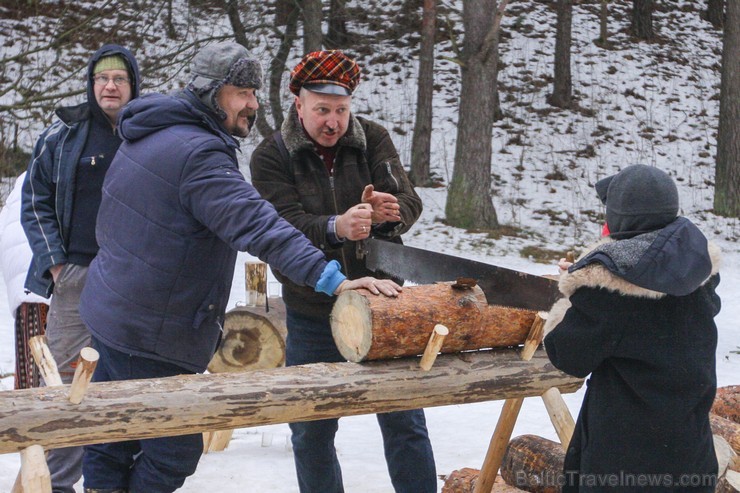 Brīvdabas muzejā svin ziemas saulgriežus 111115