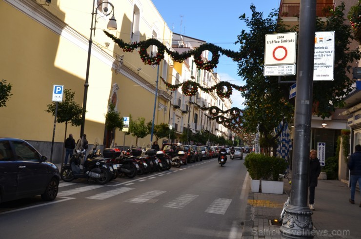 Remiro Travel grandioza Vidusjūras kruīza laikā apskata svētku noskaņās rotāto Sorento Itālijā - www.remirotravel.lv 111582
