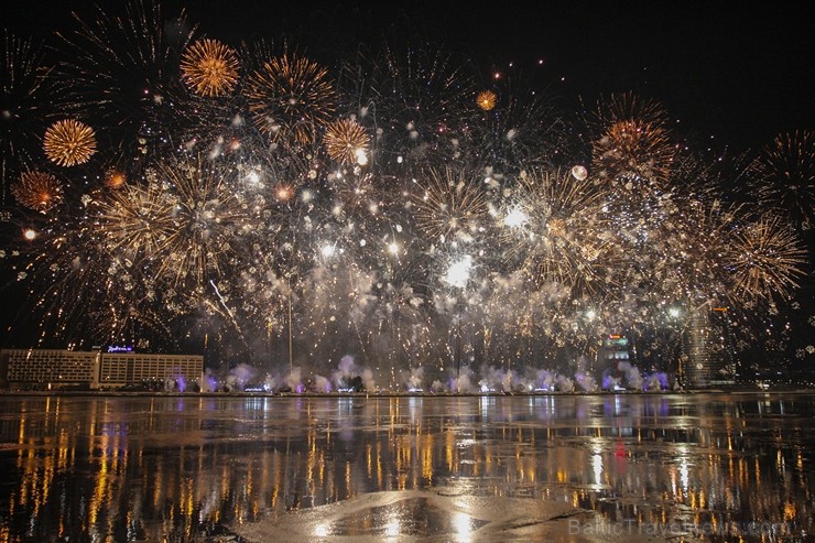 Gaismas uzvedums priecē rīdziniekus un tūristus 112828