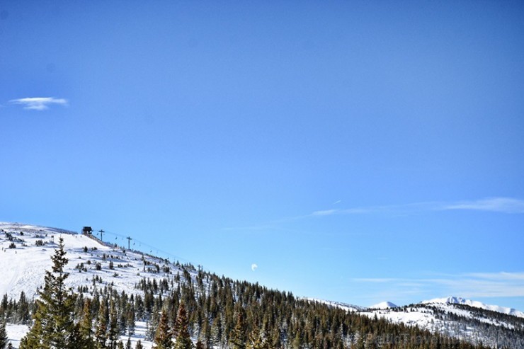 Kolorado Winter Park kūrorts sastāv no trīs savstarpēji savienotām kalnu virsotnēm : Winter Park, Mary Jane, and Vasquez Ridge 113086