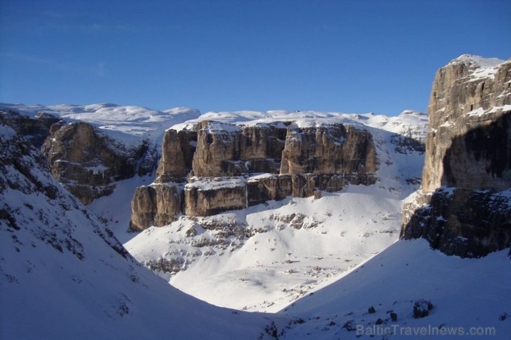 Val di Fassa kūrorts ietver vairākus mazus kūrortciematiņus - Kampitello, Kanaceja, Macina, Moena, Poca, Vigo un Soraga. 113143