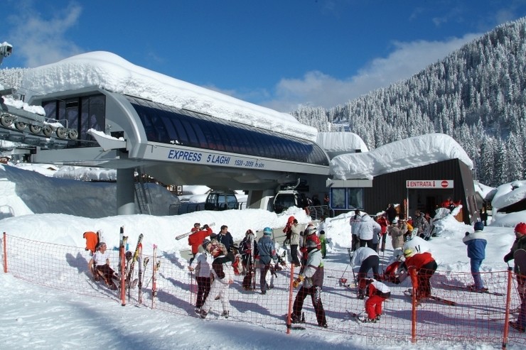 Madonna di Campiglio kūrorts atrodas Itālijas Ziemeļos starp Brenta Dolomītu Alpiem un Adamello-Presanella Glacieriem. 113156