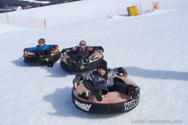 Atrakciju parks atrodas Kronplacas slēpošanas kūrortā (Itālijas Dolomītu Alpi). Tas piedāvā slēpošanas skolu bērniem, kā arī ragavas un piepūšamās kam 113167