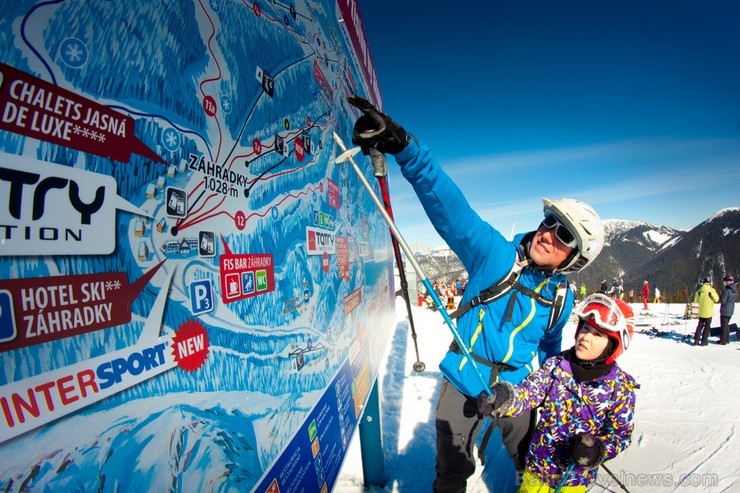 Jasna atrodas netālu no Popradas, Zemo Tatru centrā. Kūrorta augstākā virsotne ir Chopok kalns (2024m). 113179