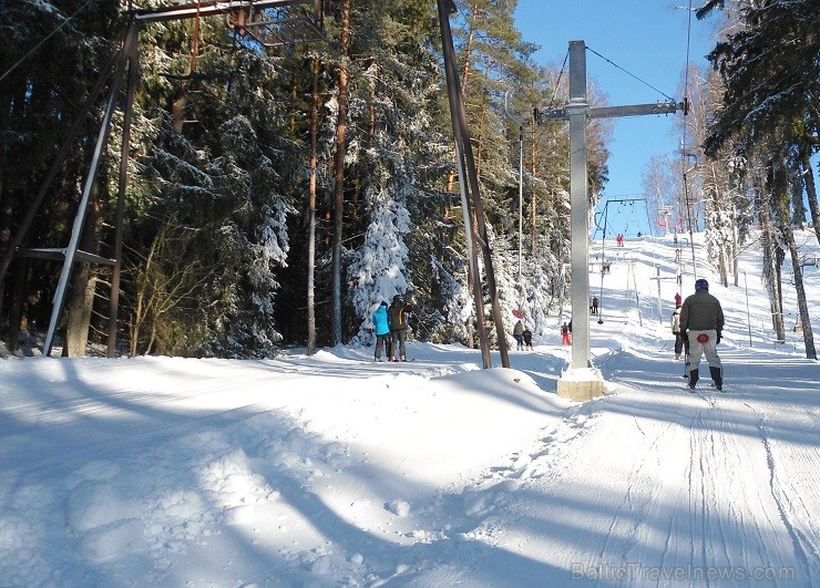 26.01.2014 Riekstukalna apmeklētājus sals nebiedēja. Par spīti lielajam aukstumam ziemas priekus baudīja gan mazi, gan lieli 113327