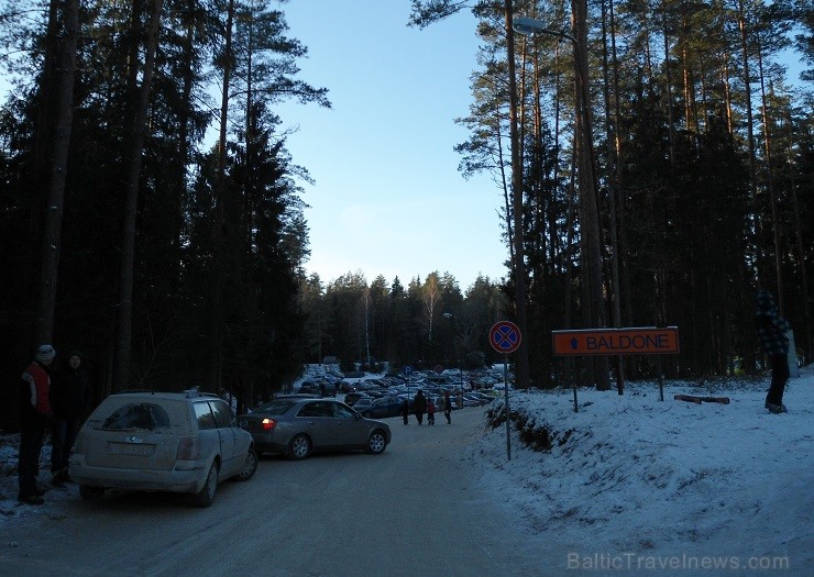 26.01.2014 Riekstukalna apmeklētājus sals nebiedēja. Par spīti lielajam aukstumam ziemas priekus baudīja gan mazi, gan lieli 113335