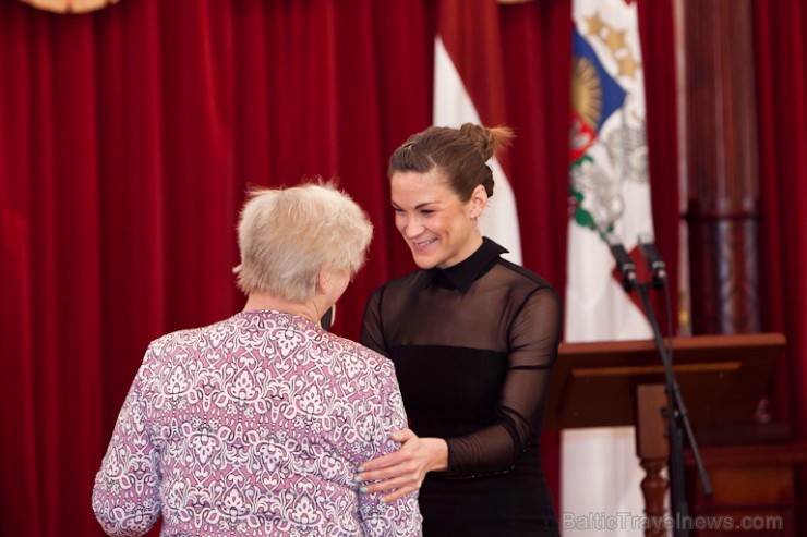 Atzīmējot pirms 79 gadiem iedibinātu tradīciju,Melngalvju namā uz svinīgu pasākumu bija aicināti skolu vadītāji, Valsts un pašvaldību amatpersonas, kā 113762