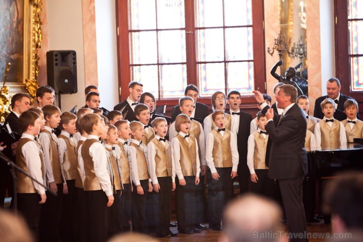 Atzīmējot pirms 79 gadiem iedibinātu tradīciju,Melngalvju namā uz svinīgu pasākumu bija aicināti skolu vadītāji, Valsts un pašvaldību amatpersonas, kā 113768