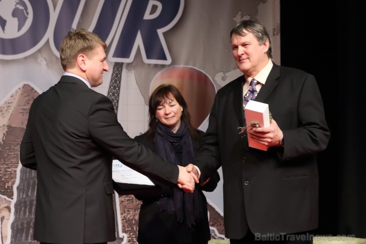 «GADA CILVĒKS TŪRISMĀ 2013» nominācijas «Tūrisma žurnālists 2013» laureāts ir fotogrāfs Mārtiņš Purviņš (Delfi.lv).  Foto: J. Ķilkuts, Fotoatelje.lv 114328