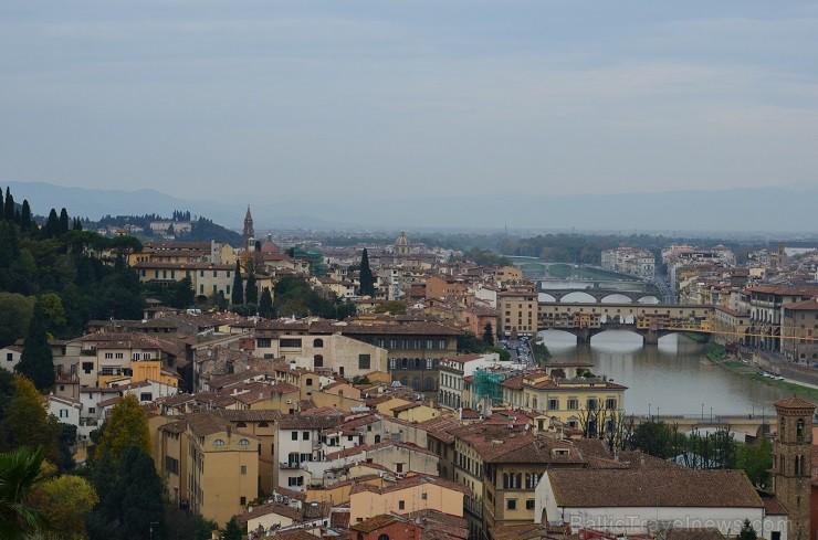 Florence. Skats no Mikelandželo laukumiņa. Slēgtais tilts pār Arno upi, Ponte Vechio 114757