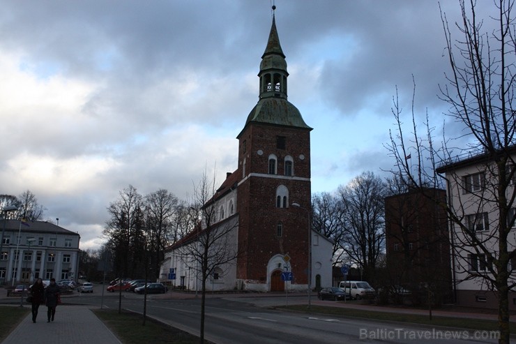 Valmieras Svētā Sīmaņa baznīca Gaujas stāvajā krastā, tā uzcelta jau 13. gadsimtā 115068