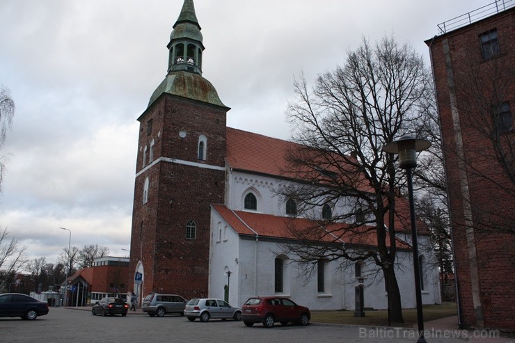 Valmieras Svētā Sīmaņa baznīca Gaujas stāvajā krastā, tā uzcelta jau 13. gadsimtā 115070