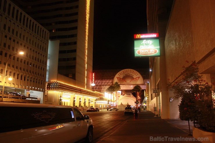 Fremont street ir otra populārākā iela Lasvegasā, taču tā ir noslēgta – neatrodas zem klajām debesīm 115471