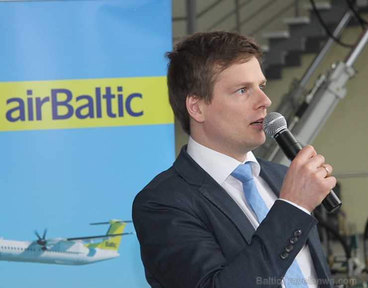 Latvijas pasts un lidsabiedrība «airBaltic» prezentē jaunās un īpašās pastmarkas 115485