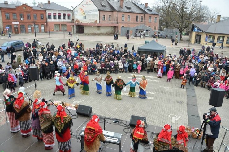 Jēkabpilī 1.martā Vecpilsētas laukumā notikusi Ziemas pavadīšana un Pavasara sagaidīšana jeb Masļeņicas svinēšana, ko ik gadu organizē Jēkabpils kriev 115628