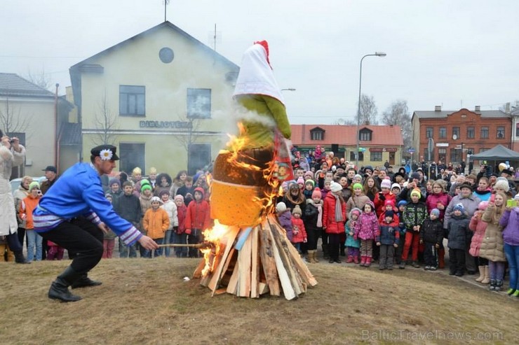 Jēkabpilī 1.martā Vecpilsētas laukumā notikusi Ziemas pavadīšana un Pavasara sagaidīšana jeb Masļeņicas svinēšana, ko ik gadu organizē Jēkabpils kriev 115636