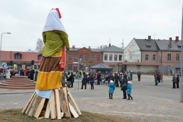 Jēkabpilī 1.martā Vecpilsētas laukumā notikusi Ziemas pavadīšana un Pavasara sagaidīšana jeb Masļeņicas svinēšana, ko ik gadu organizē Jēkabpils kriev 115719