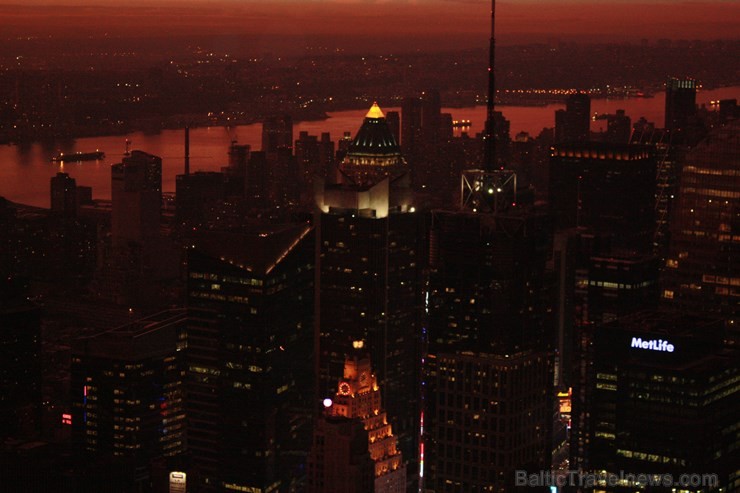 Empire State Building ir viena no pazīstamākajām Ņujorkas augstceltnēm, tās augstums sasniedz vairāk nekā 400 metru 116888