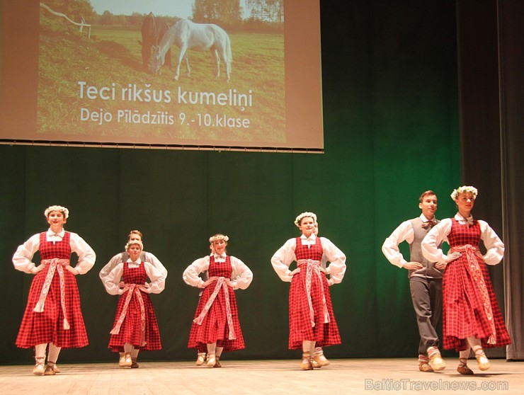 Deju kopa «Raksti» ar grandiozu koncertu svin 15 gadu jubileju Ogrē 117015