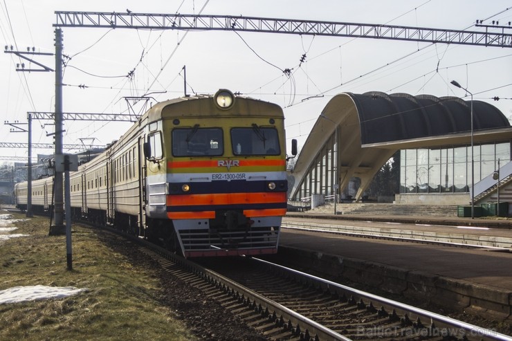 Dubulti ir dzelzceļa stacija Jūrmalā, līnijā Torņakalns—Tukums II. Dubultos pietur visi Tukuma virziena elektrovilcieni; Dubulti ir arī maršruta Rīga— 117261