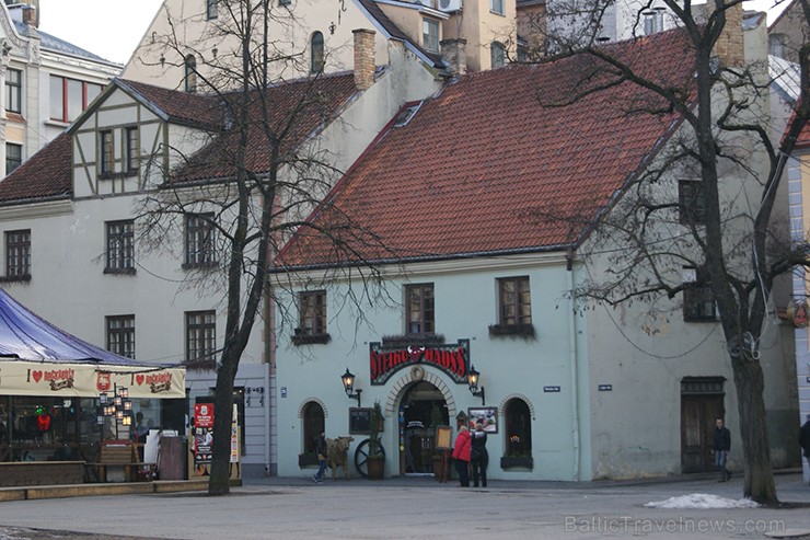 Siltais pavasara laiks ir kā radīts nesteidzīgai pastaigai pa Vecrīgu. Lai gan daudziem tā šķiet jau zināma, tomēr, iespējams, ar katru reizi var atkl 117507