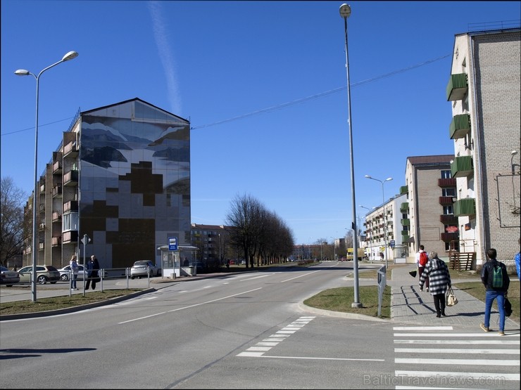 Aizkraukle ir salīdzinoši jauna pilsēta. Tā sākumā tika celta kā Pļaviņu HES celtieku ciemats 20.gs. 60.gados. 1967.gadā tā ieguva pilsētas statusu. 117951