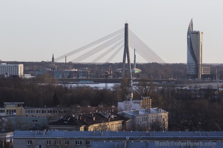 Restorāns atrodas viesnīcas Karavella 12.stāvā, no kura ir redzama gan Daugava un osta, gan Vecrīga 118037