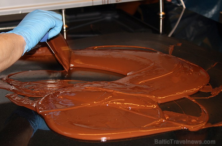 Muzejā iespājams arī pašam iemēģināt roku šokolādes konfekšu gatavošanā. Pagatavotos saldumus varēs gan nogaršot uz vietas, gan paņemt līdzi. Programm 118154