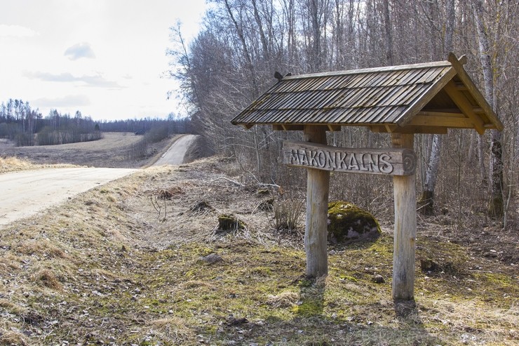 Mākoņkalns (arī Padebešu kalns) ir 247,4 m augsts paugurs Latgales augstienes Burzavas paugurainē, Rēzeknes novada Mākoņkalna pagastā 118472