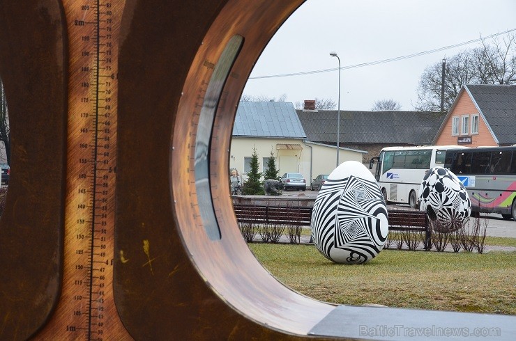 Šī gada pavasarī, sagaidot Lieldienas, Jēkabpils pilsētas noformējums tiek papildināts ar unikāliem vides objektiem olu formā 