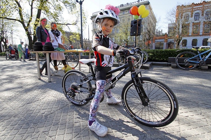 Ņemot vērā, ka izmaiņas skars visus satiksmes dalībniekus, aicina uz sapratni un savstarpēju cieņu visus – gan gājējus, gan velobraucējus, gan motobra 119391