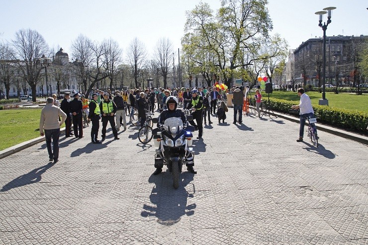 Veloentuziasti 24.03.2014 atklāja «Rīgas velo» nedēļu un kampaņu «Cieņa darbojas!» 119398