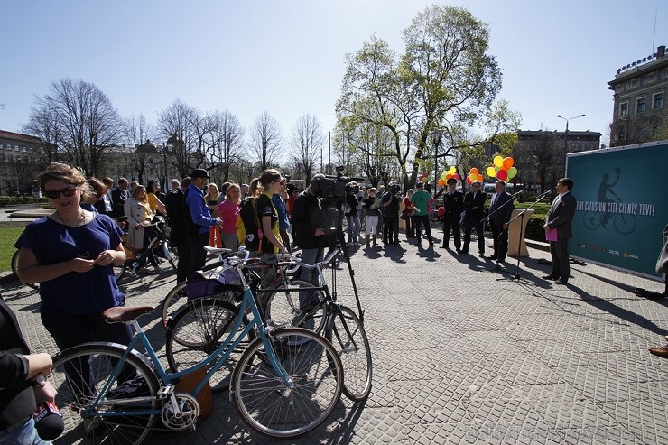 Veloentuziasti 24.03.2014 atklāja «Rīgas velo» nedēļu un kampaņu «Cieņa darbojas!» 119400