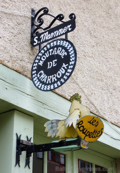Brīnumains viduslaiku ciems Charroux gaida ciemos romantikas mīlētājus www.charroux.com 119872