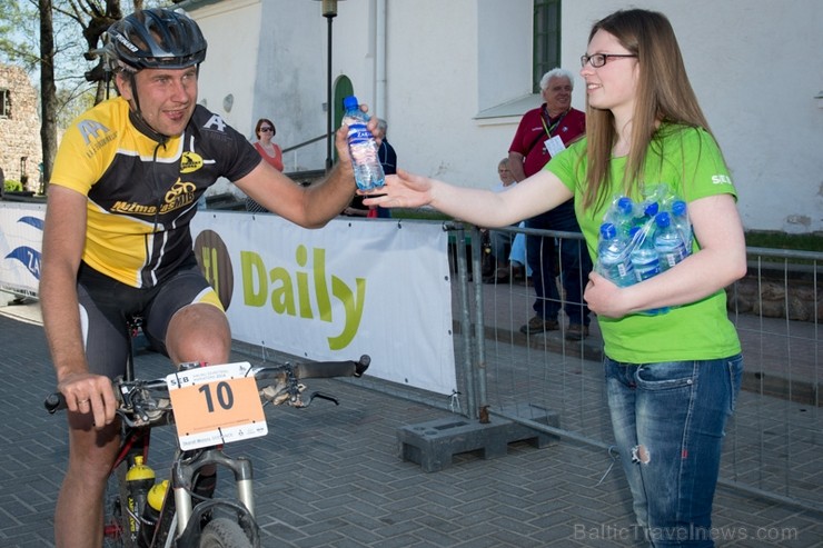 Spītējot putekļiem un saulei, 27. aprīlī vairāk kā 2000 dalībnieki pieveica SEB MTB maratona 1. posmu Cēsis - Valmiera. Vairāk - www.velo.lv 119805